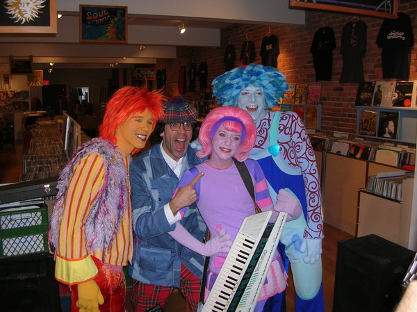 Nardwuar and the Doodlebops! Vinyl Records, Vancouver, BC, Canaduh!