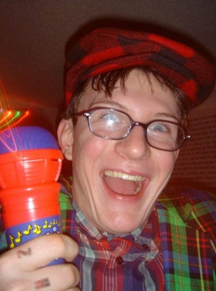 Drew dresses up as Nardwuar for Hallowe'en 2006! Photos by Meg!