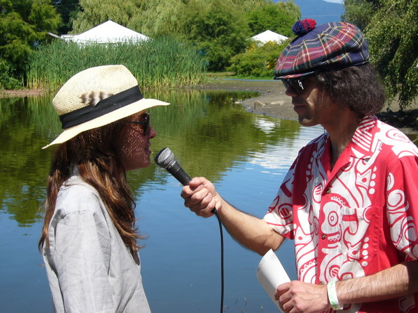 Lesley Feist, Nardwuar the Human Serviette!