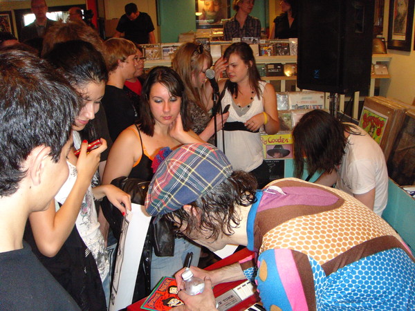 Nardwuar and AWK after the instore @ Neptoon!